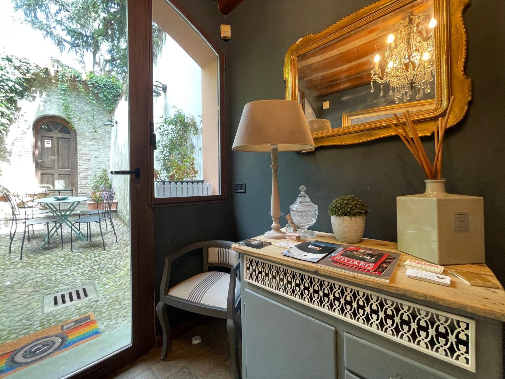 Le Camere Di Bsuites Affittacamere 帕爾馬 外观 照片