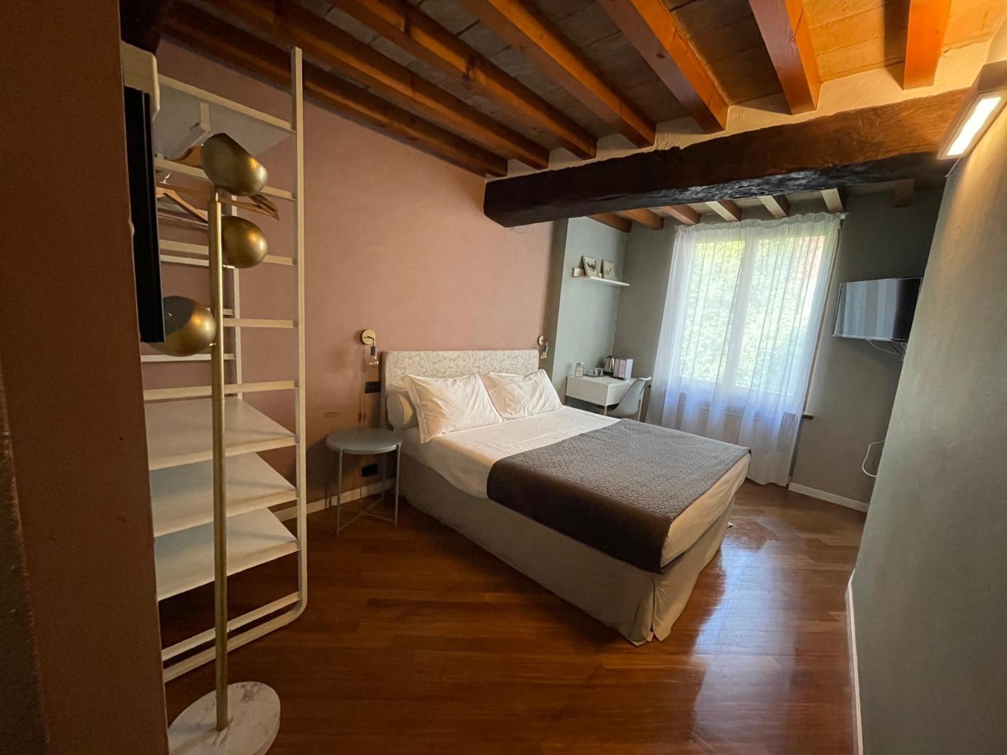 Le Camere Di Bsuites Affittacamere 帕爾馬 外观 照片